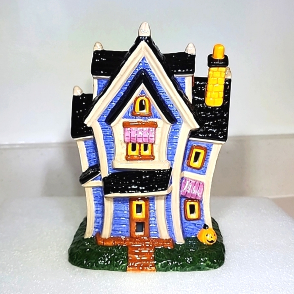 Lighted Ceramic House New no tags
